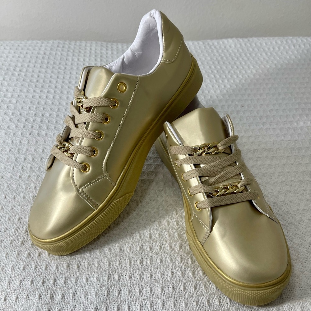 Gold casual sneakers
